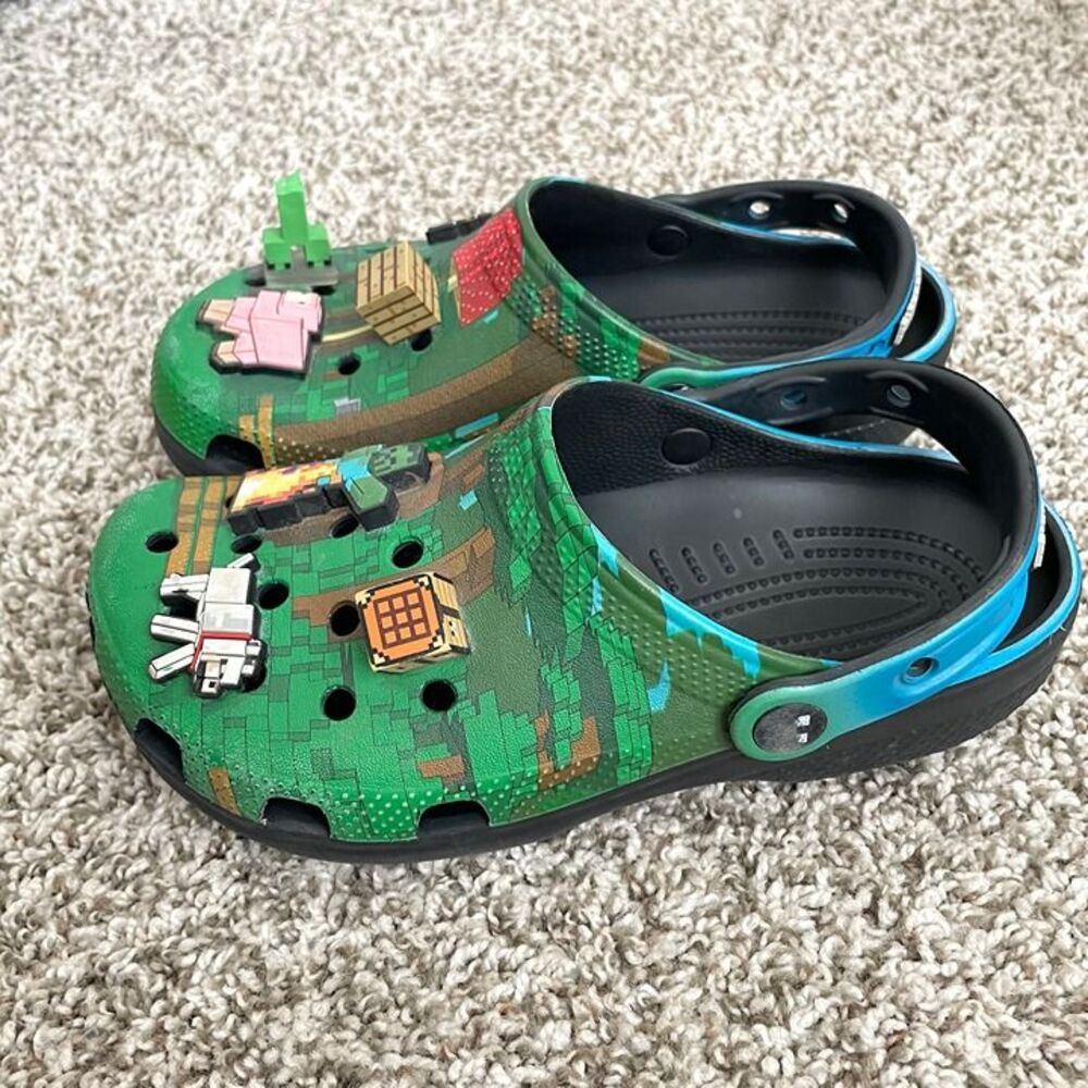 Size 3 / Boys Minecraft Crocs - Picture 3 of 8